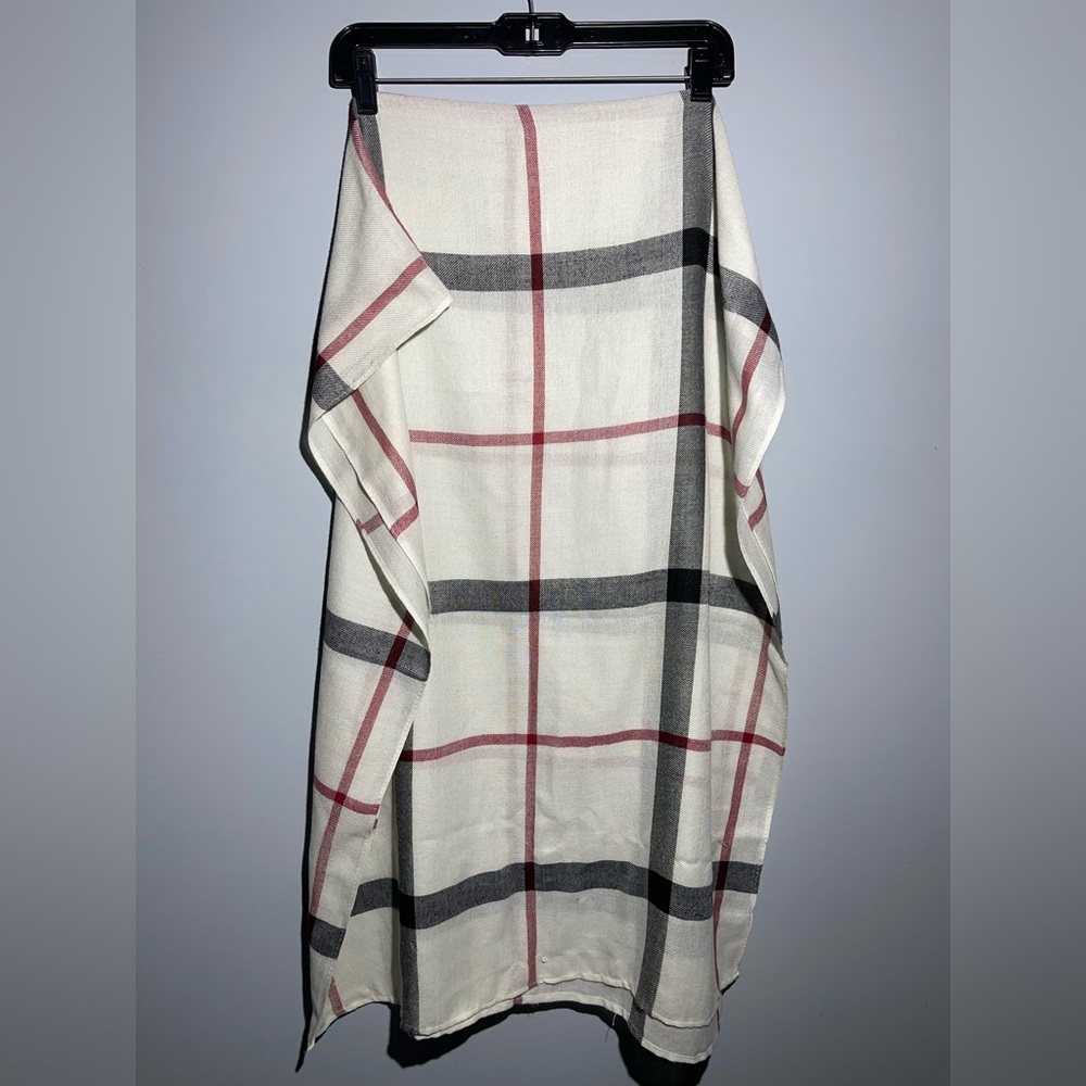 Elegant Plaid Scarf in Cream and Black